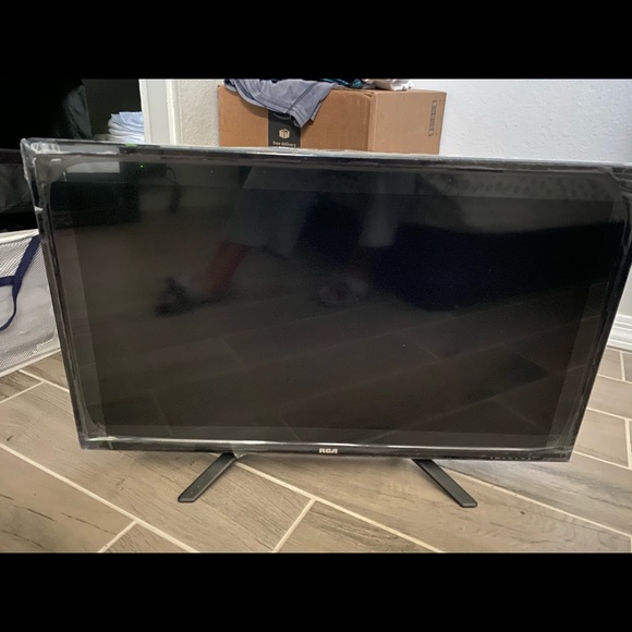 32 inch RCA mini flat screen TV - Picture 1 of 1